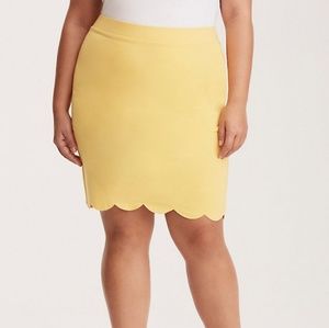 PONTE SCALLOPED MINI SKIRT